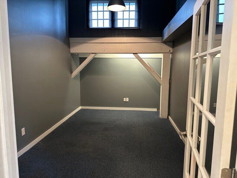 More Photos Of 9130 Otis Ave, Indianapolis Flex For Lease