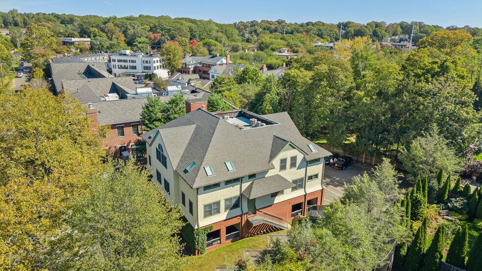 More Photos Of 135 Rennell Dr, Southport Office For Sale