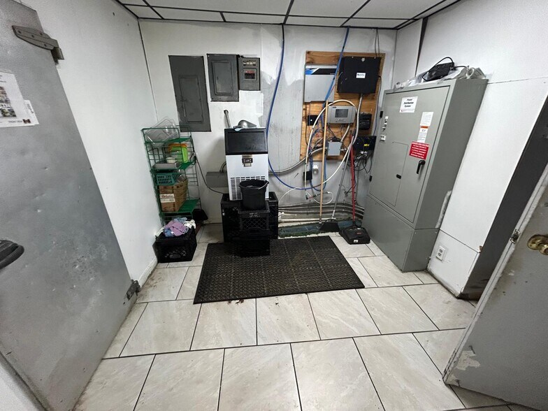 More Photos Of 102 N 1st St, Verden Convenience Store For Sale