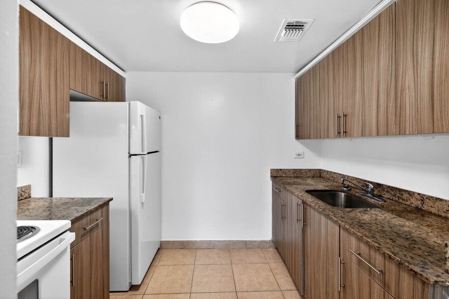 More Photos Of 999 W Prospect Rd, Oakland Park Apartments For Sale