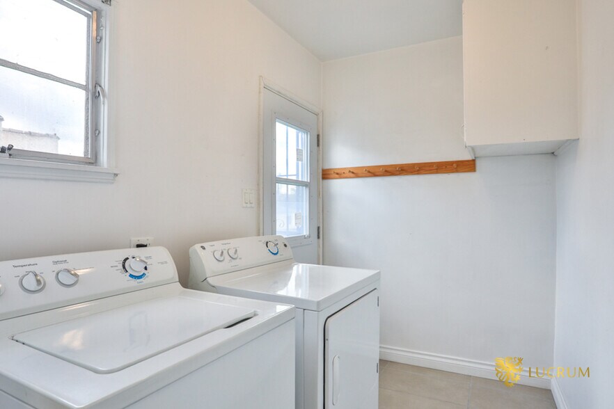 More Photos Of 854 Alandele Ave, Los Angeles Apartments For Sale