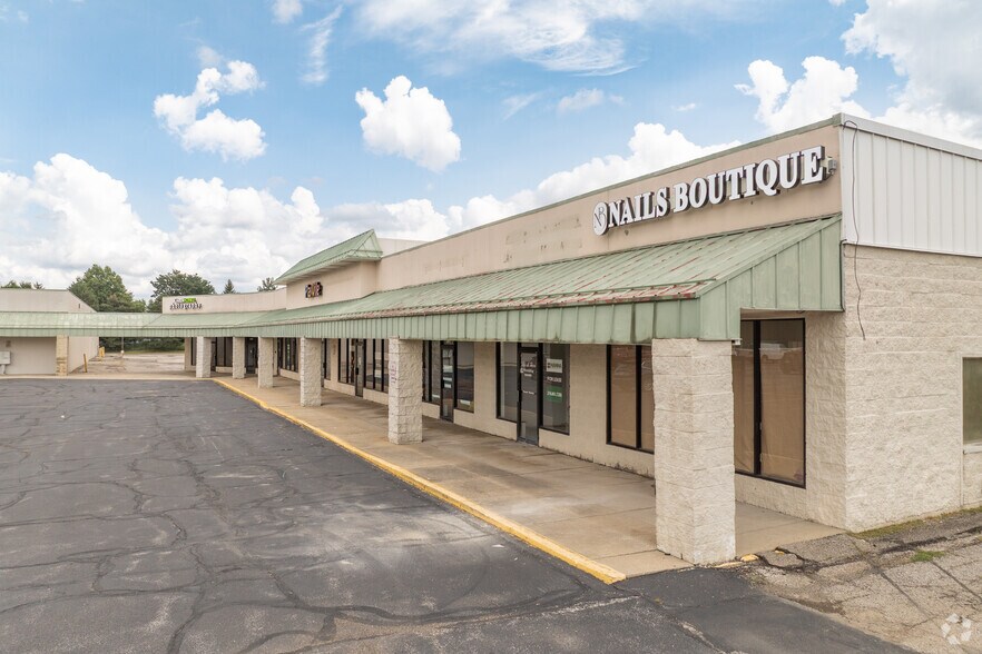 More Photos Of 1051-1085 Pearl Rd, Brunswick Storefront For Sale