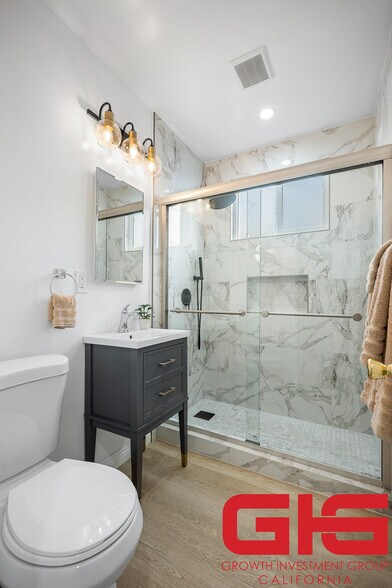 More Photos Of 4214 Montclair St, Los Angeles Apartments For Sale