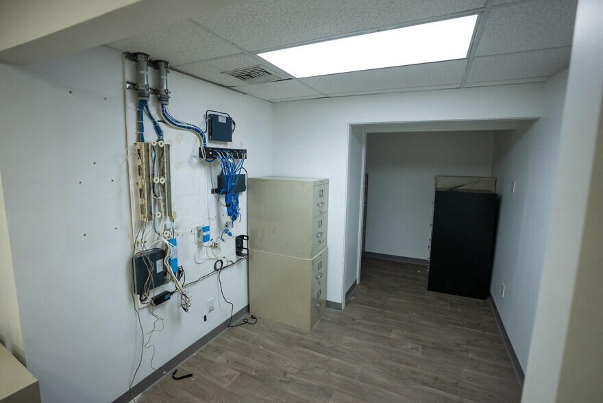 More Photos Of 8814-8816 S Sepulveda Blvd, Los Angeles Loft Creative Space For Lease