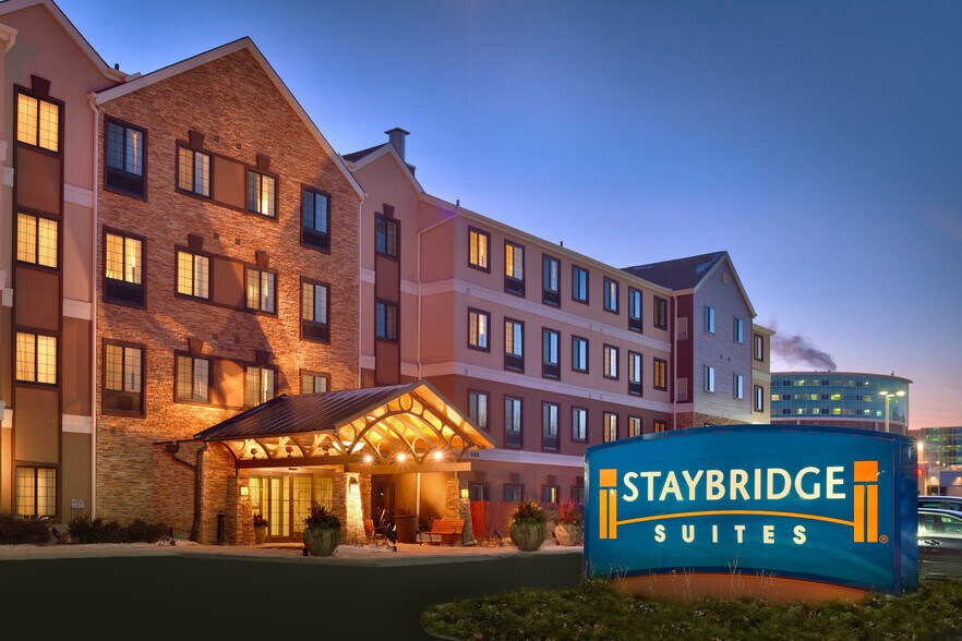 More Photos Of 7825 Davenport St, Omaha Hotel For Sale