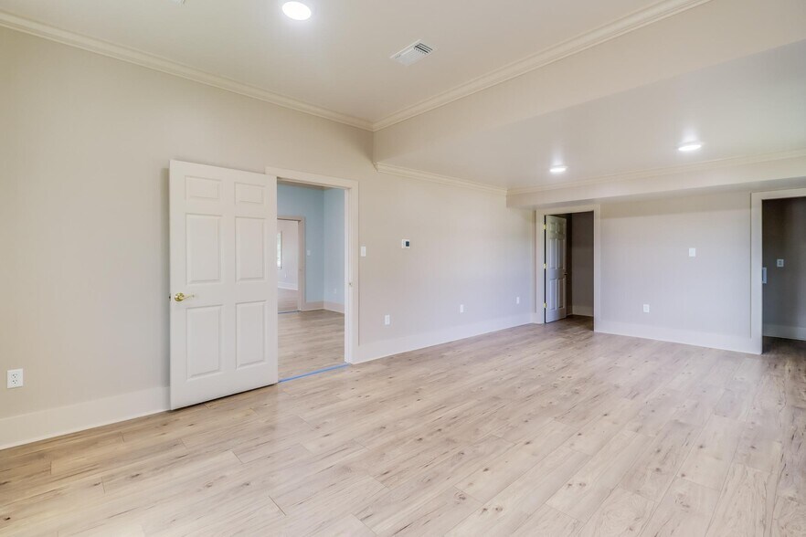 More Photos Of 228 E Railroad St, Long Beach Freestanding For Sale