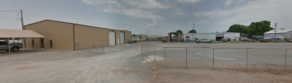 More Photos Of 201 NE 4TH St, Lindsay Manufacturing For Sale