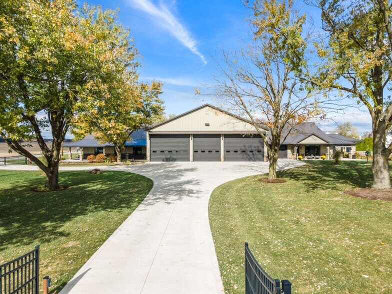 More Photos Of 15306 Covington Rd, Fort Wayne Flex For Sale