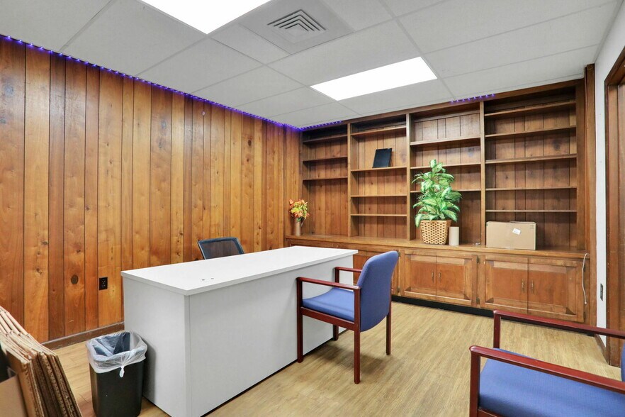 More Photos Of 1712-1736 University Blvd S, Jacksonville Medical For Sale