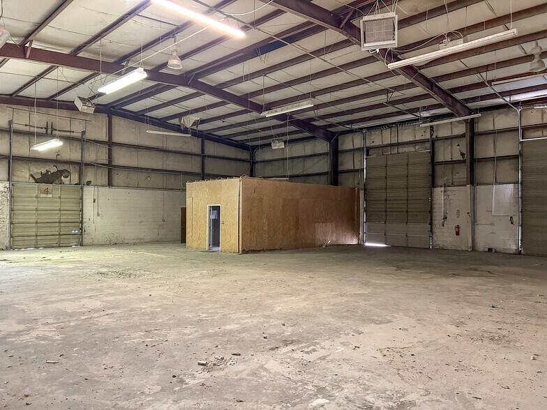 More Photos Of 6275 Highway 85, Riverdale Unknown For Lease