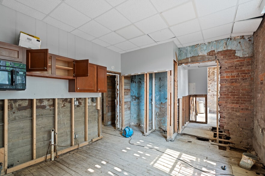 More Photos Of 101 St Clair St, Frankfort Loft Creative Space For Sale