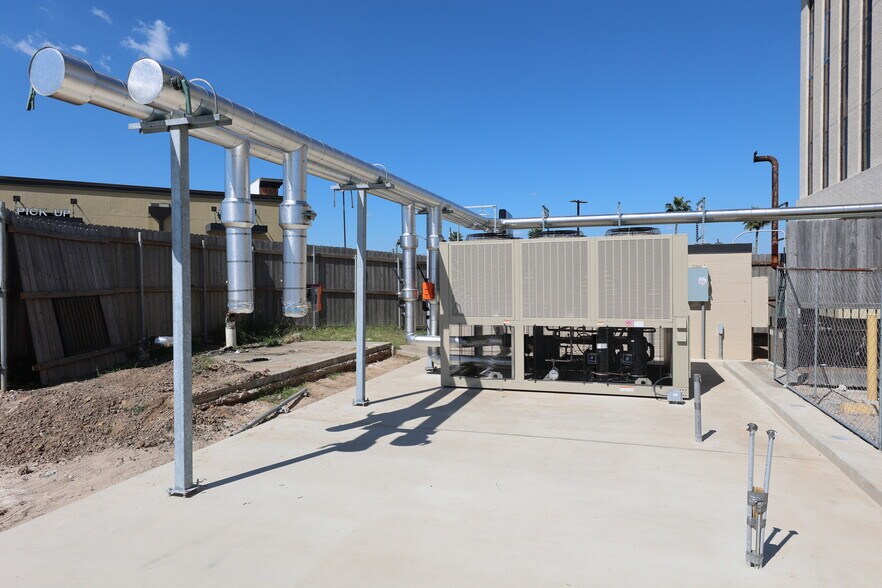 More Photos Of 3649 Leopard St, Corpus Christi Office For Lease