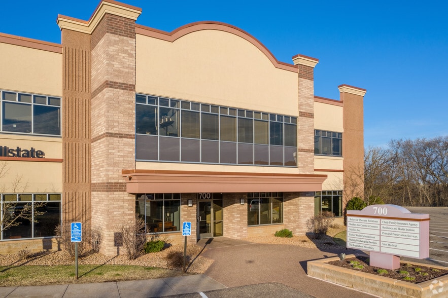 More Photos Of 670 Commerce Dr, Woodbury Unknown For Lease