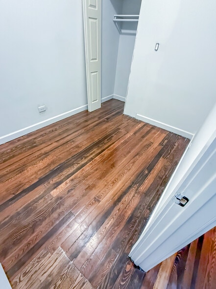 More Photos Of 8714 S Commercial Ave, Chicago Multifamily For Lease