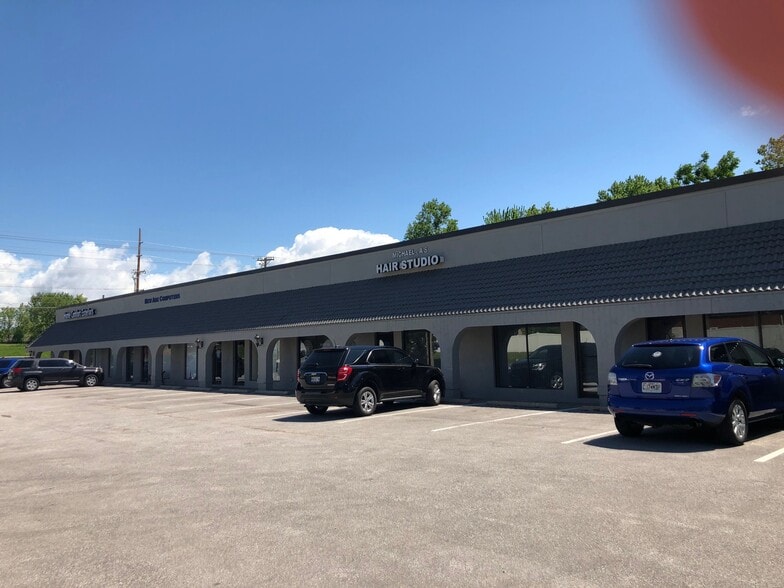 Primary Photo Of 7821-7833 Mexico Rd, Saint Peters Unknown For Lease