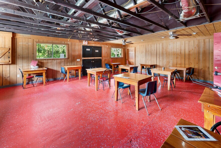 More Photos Of 512 S US Highway 301, Jesup Storefront For Sale