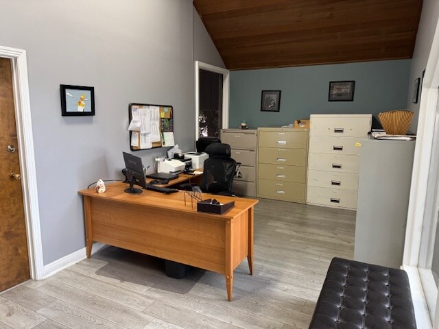 More Photos Of 20265 Ventura Blvd, Woodland Hills Office For Lease