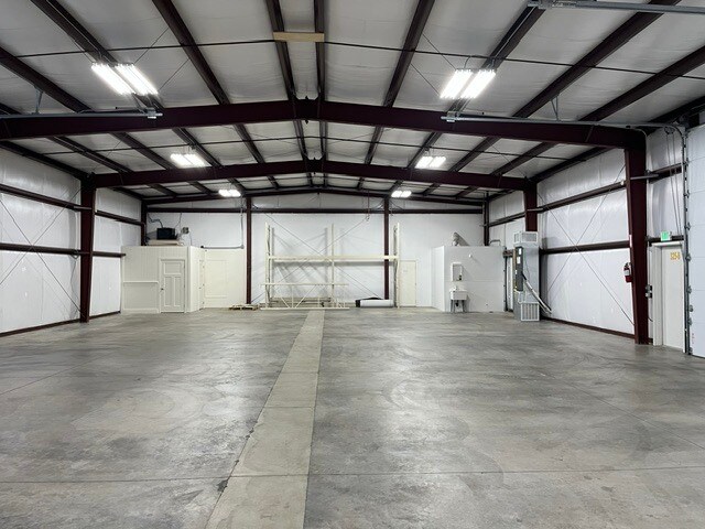More Photos Of 325 Tech Way, Grants Pass Warehouse For Lease