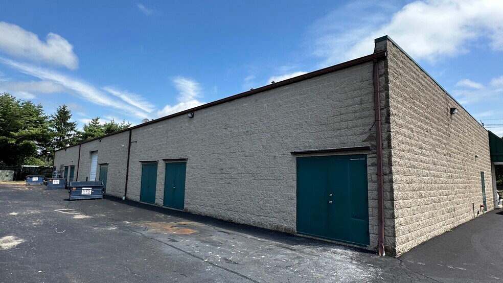 More Photos Of 1656 Fifth Ave, Bay Shore Unknown For Lease
