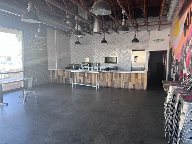 More Photos Of 12900-12906 Victory Blvd, North Hollywood Unknown For Lease