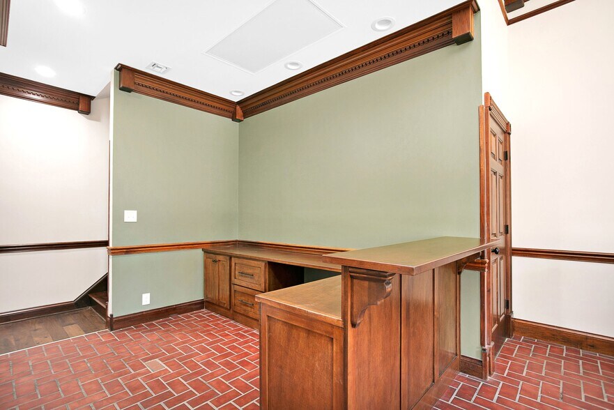 More Photos Of 103 W Main St, Lebanon Office Residential For Lease