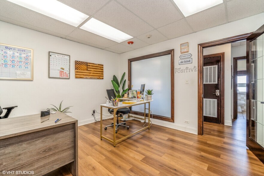 More Photos Of 3425 Dempster St, Skokie Office For Lease
