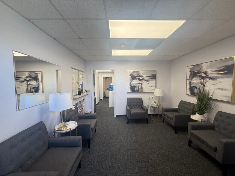 More Photos Of 1531 Tamiami Trl S, Venice Medical For Sale