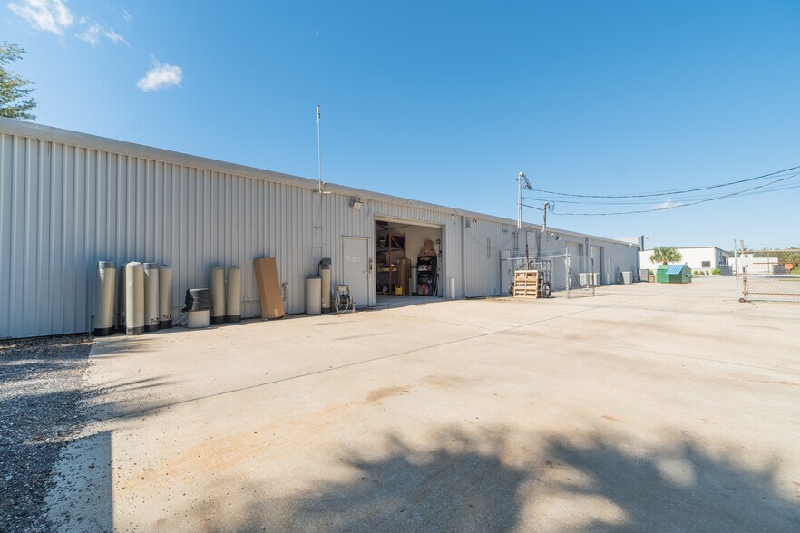 More Photos Of 2290-2298 W Airport Blvd, Sanford Flex For Lease