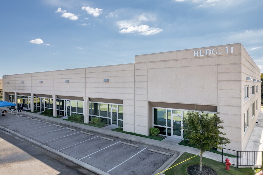 More Photos Of 1320 Arrow Point Dr, Cedar Park Unknown For Lease