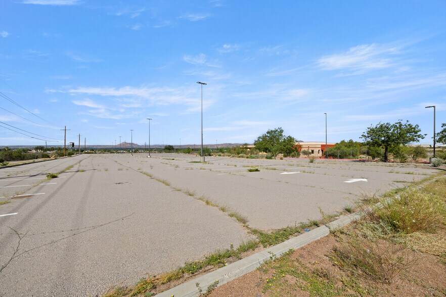 More Photos Of 4201 Del Rey Blvd, Las Cruces Office For Sale