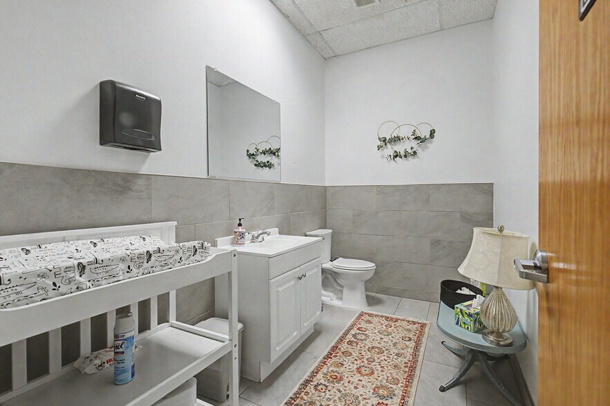 More Photos Of 1301-1333 W 121st Ave, Denver Flex For Lease