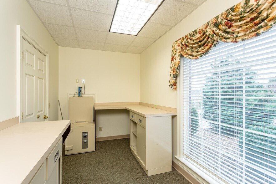 More Photos Of 9972 Spotswood Trl, Mcgaheysville Bank For Lease