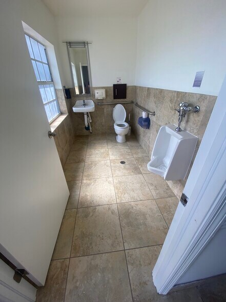 More Photos Of 3080 W Flagler St, Miami Medical For Sale