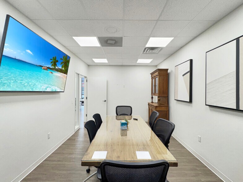 More Photos Of 901 E Main St, Yukon General Retail For Lease