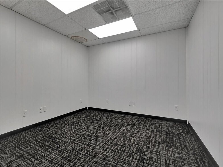 More Photos Of 3804 South St, Nacogdoches Warehouse For Sale