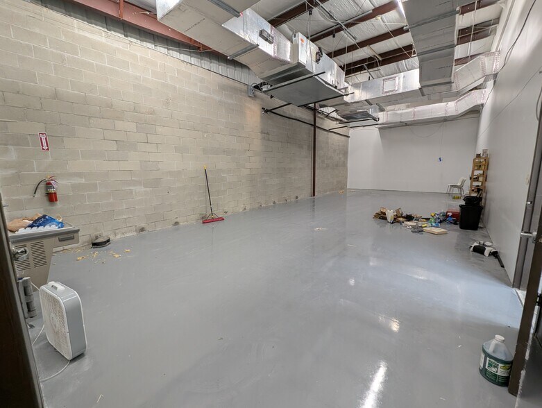 More Photos Of 901 N Missouri Ave, Largo Freestanding For Lease