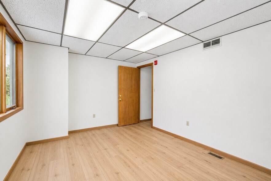 More Photos Of 328 Green Pond Rd, Hibernia Office Residential For Lease
