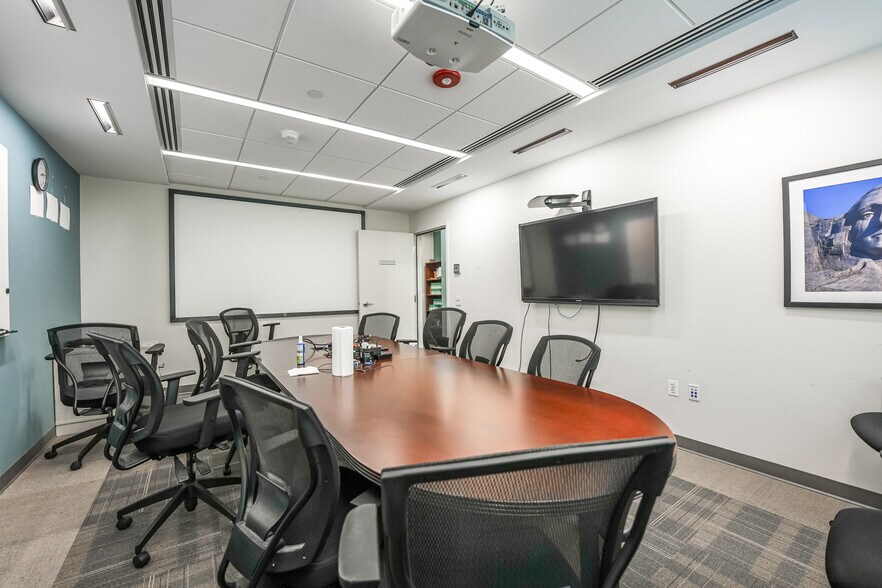 More Photos Of 7115 Leesburg Pike, Falls Church Office For Sale