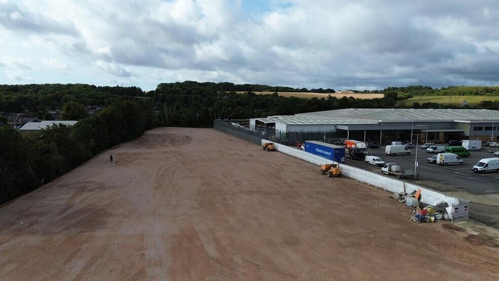 More Photos Of Dallow Rd, Luton Supermarket For Lease