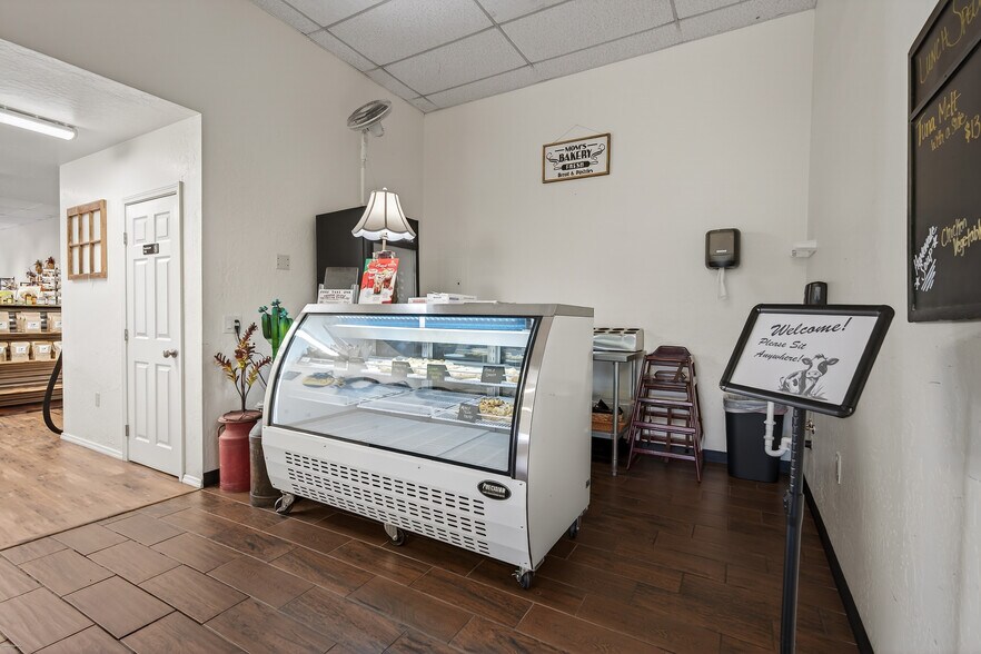 More Photos Of 545 S Main St, Camp Verde Storefront For Sale