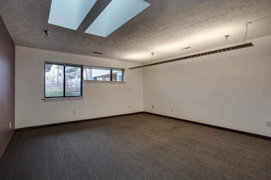 More Photos Of 1140 E Market St, Charlottesville Office For Lease