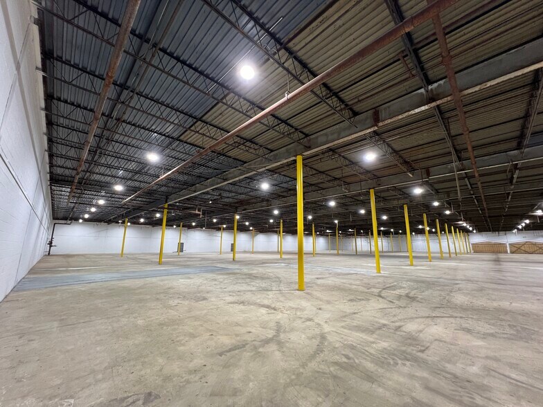 More Photos Of 222 S White Horse Pike, Stratford Warehouse For Lease