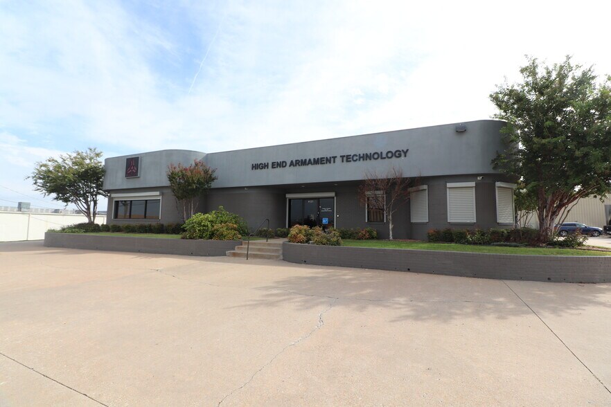 Primary Photo Of 4121 S 72nd Ave, Tulsa Service For Sale