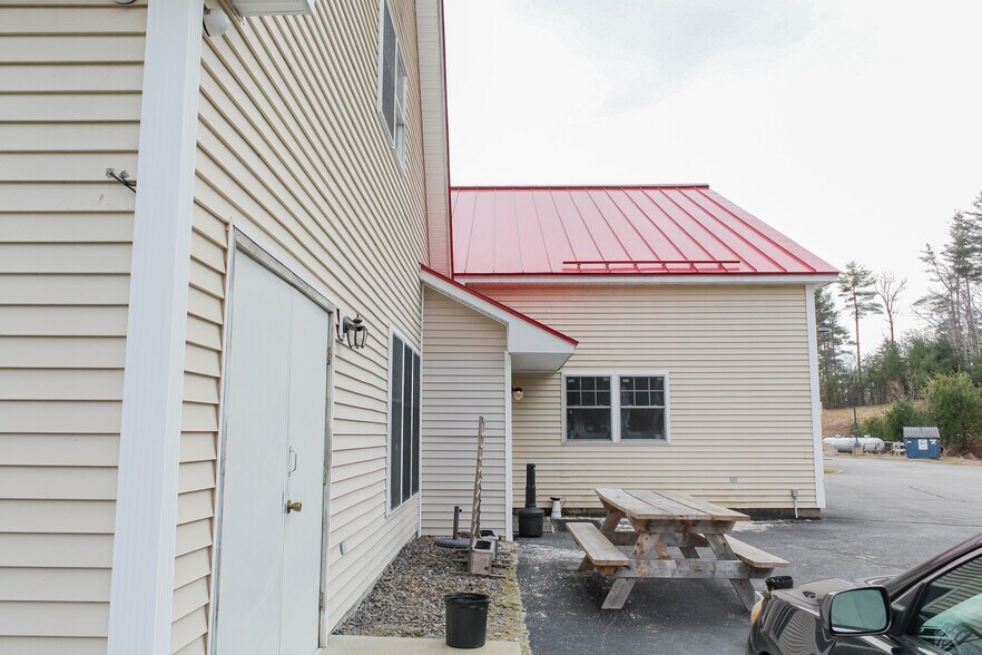 More Photos Of 185 Main St, Cornish Freestanding For Sale