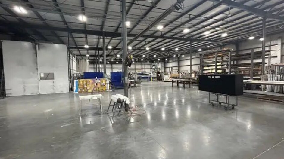 More Photos Of 4302 Security Pky, New Albany Manufacturing For Lease