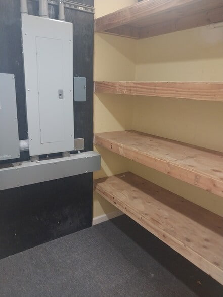More Photos Of 688 Derby Ave, Seymour Warehouse For Lease