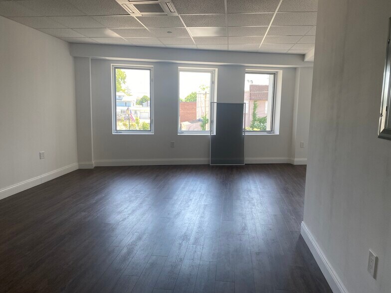 More Photos Of 1909 Great Neck Rd, Copiague Freestanding For Lease