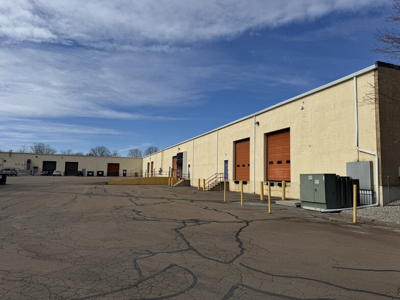 More Photos Of 250 Nutmeg Rd S, South Windsor Warehouse For Sale