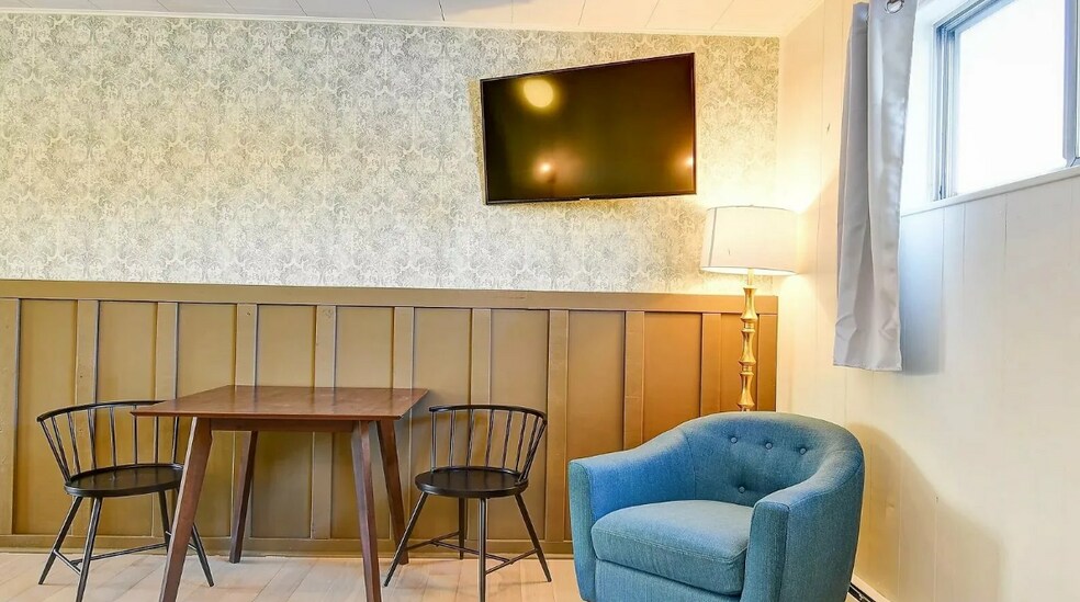 More Photos Of 207 Elm St, Leadville Hotel For Sale