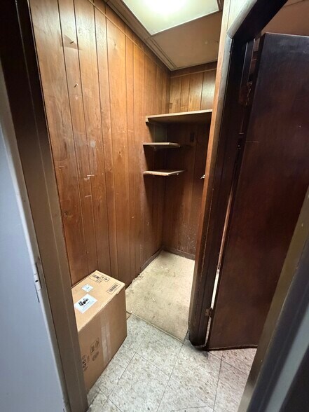 More Photos Of 21-82-21-84 Steinway St, Astoria Medical For Lease